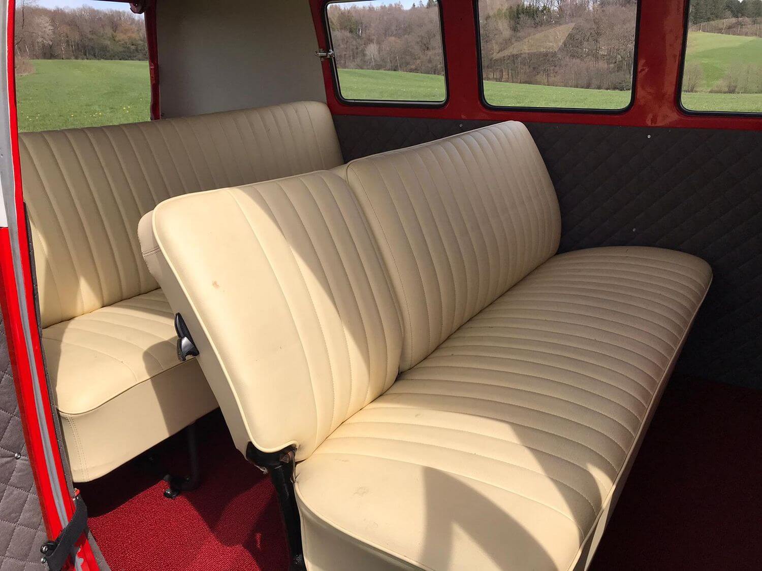Originale Federkernsitzbank im Fond des VW T1 Bulli Baujahr 1964
