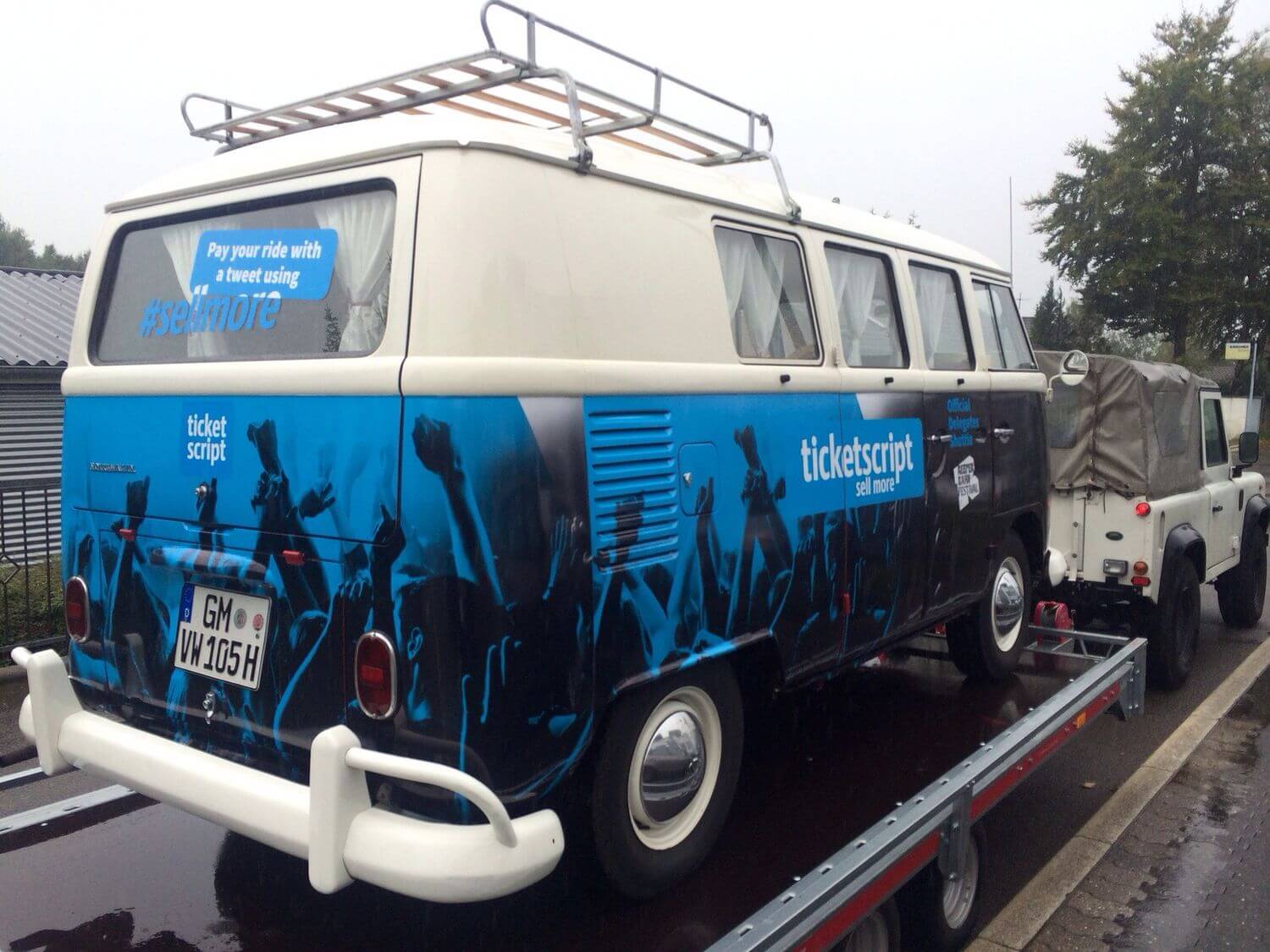 Vollständig folierter VW T1 Bulli als Werbefahrzeug